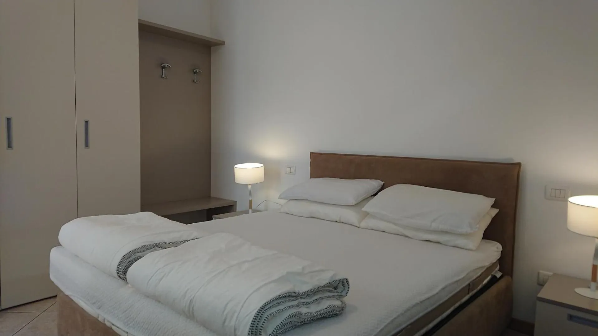 Lakecomoweb Apartments Perledo