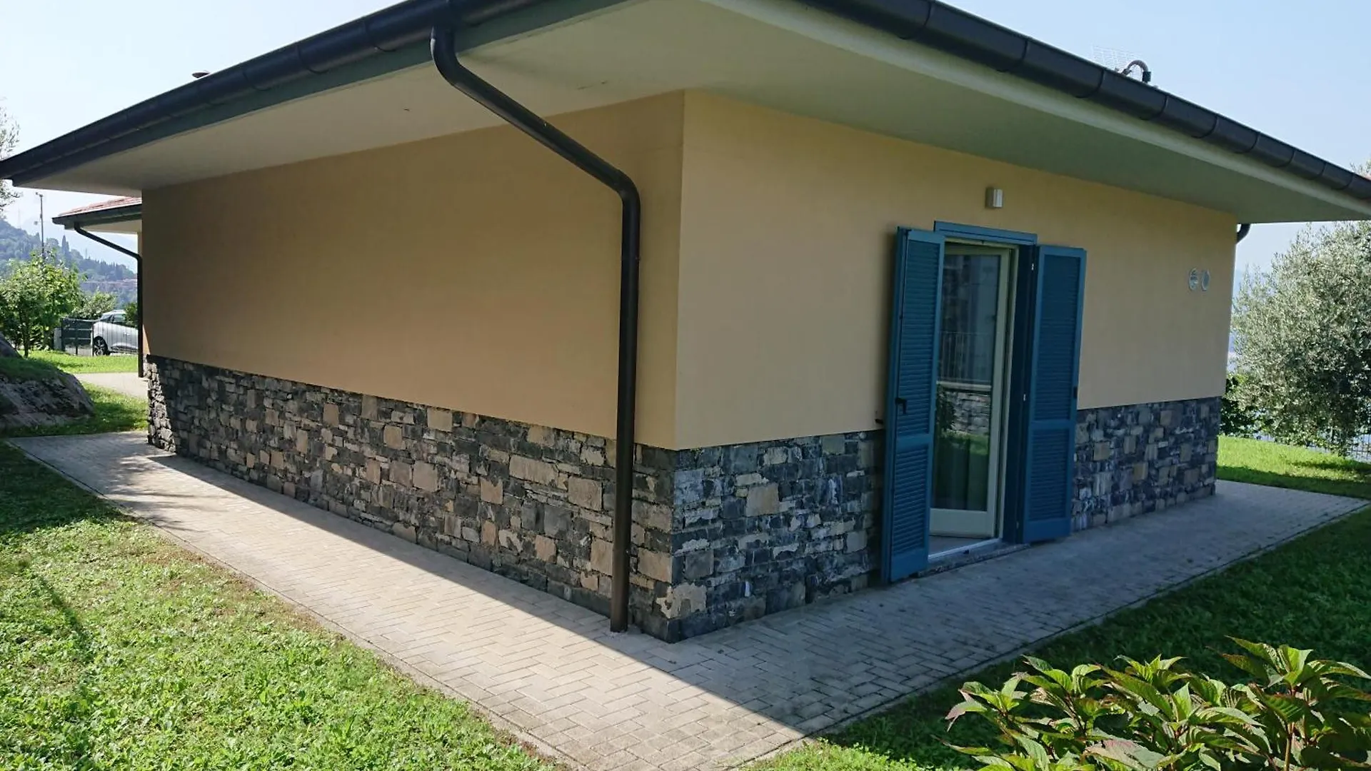 Lakecomoweb Apartments Perledo