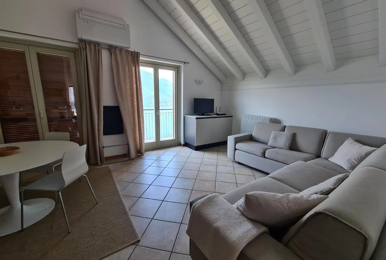 Lakecomoweb Apartments Perledo