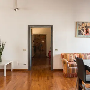 https://navona-theatre-apartment-near-piazza-navona.it-romehotels.com